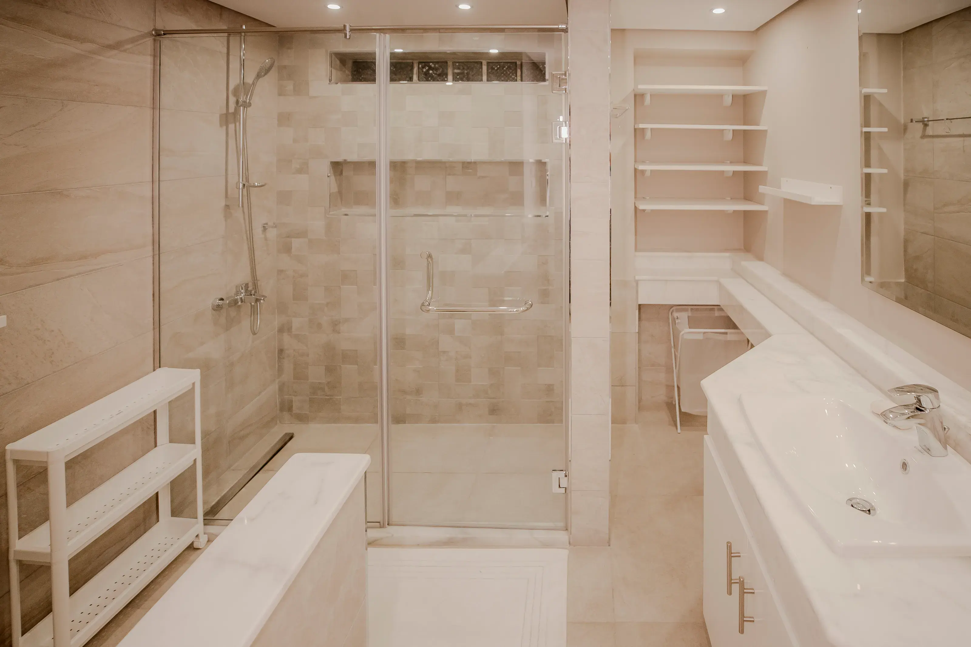 Suite III — 4