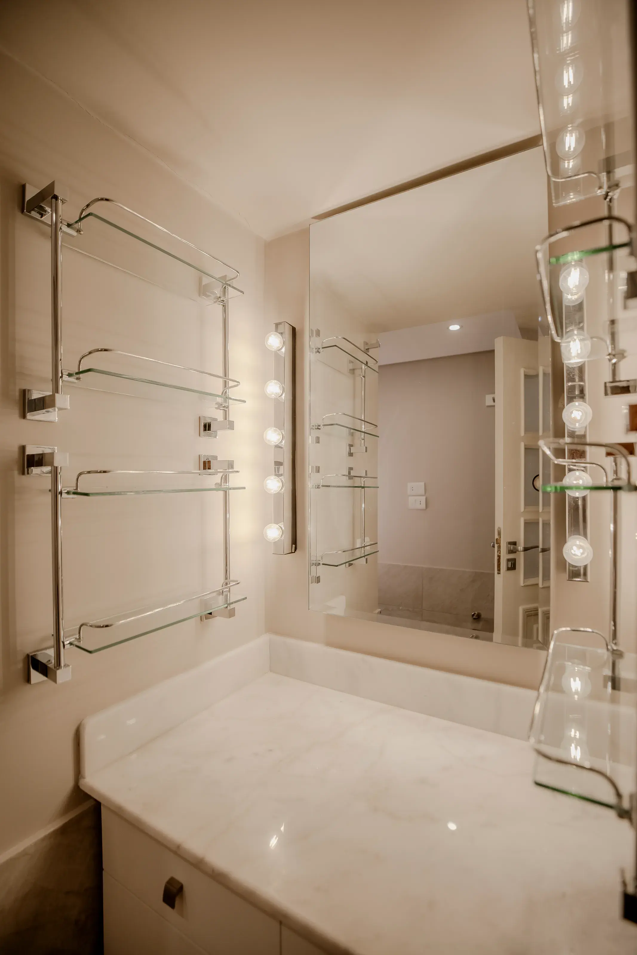 Suite III — 5