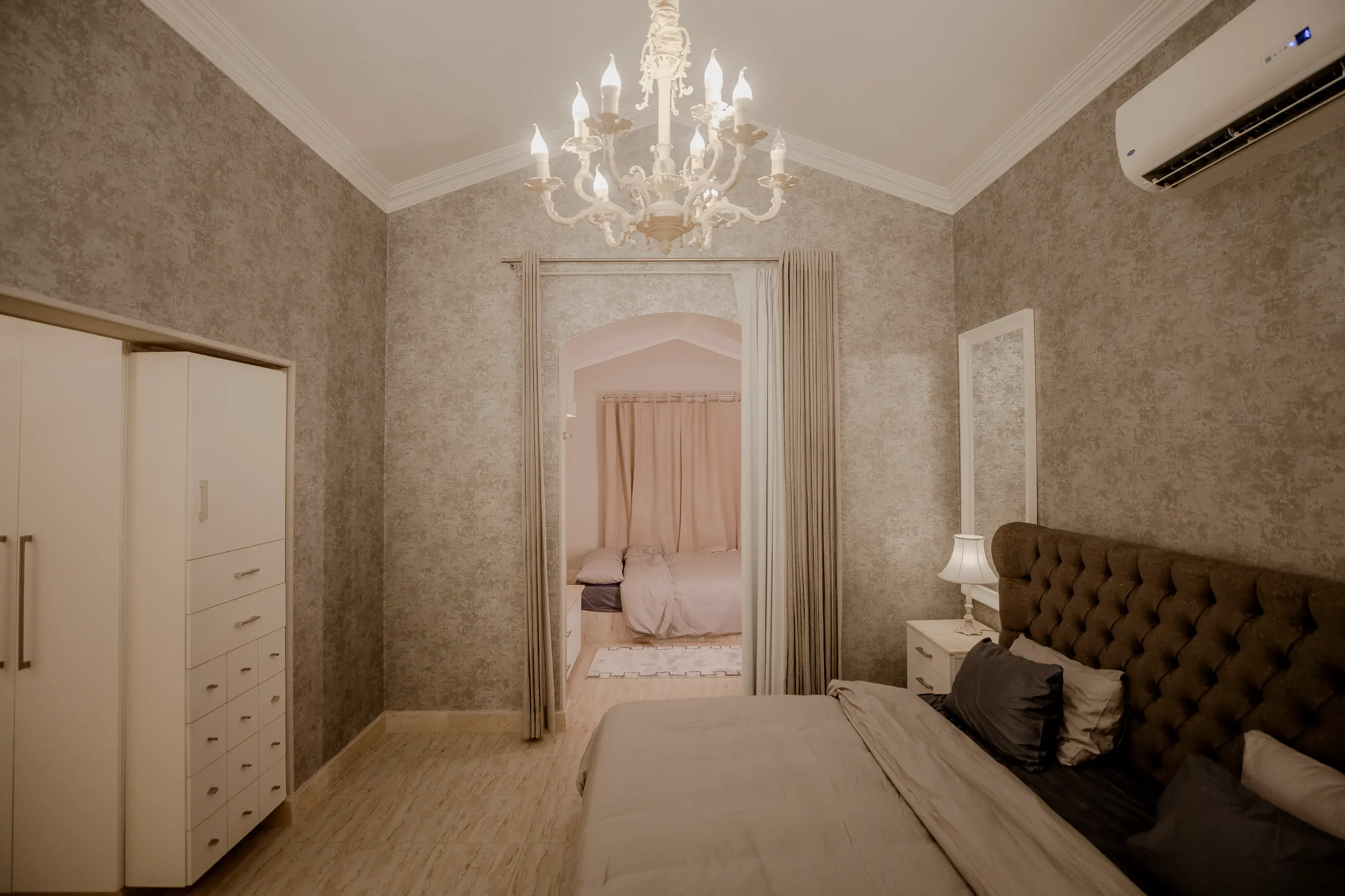 Suite III — 7