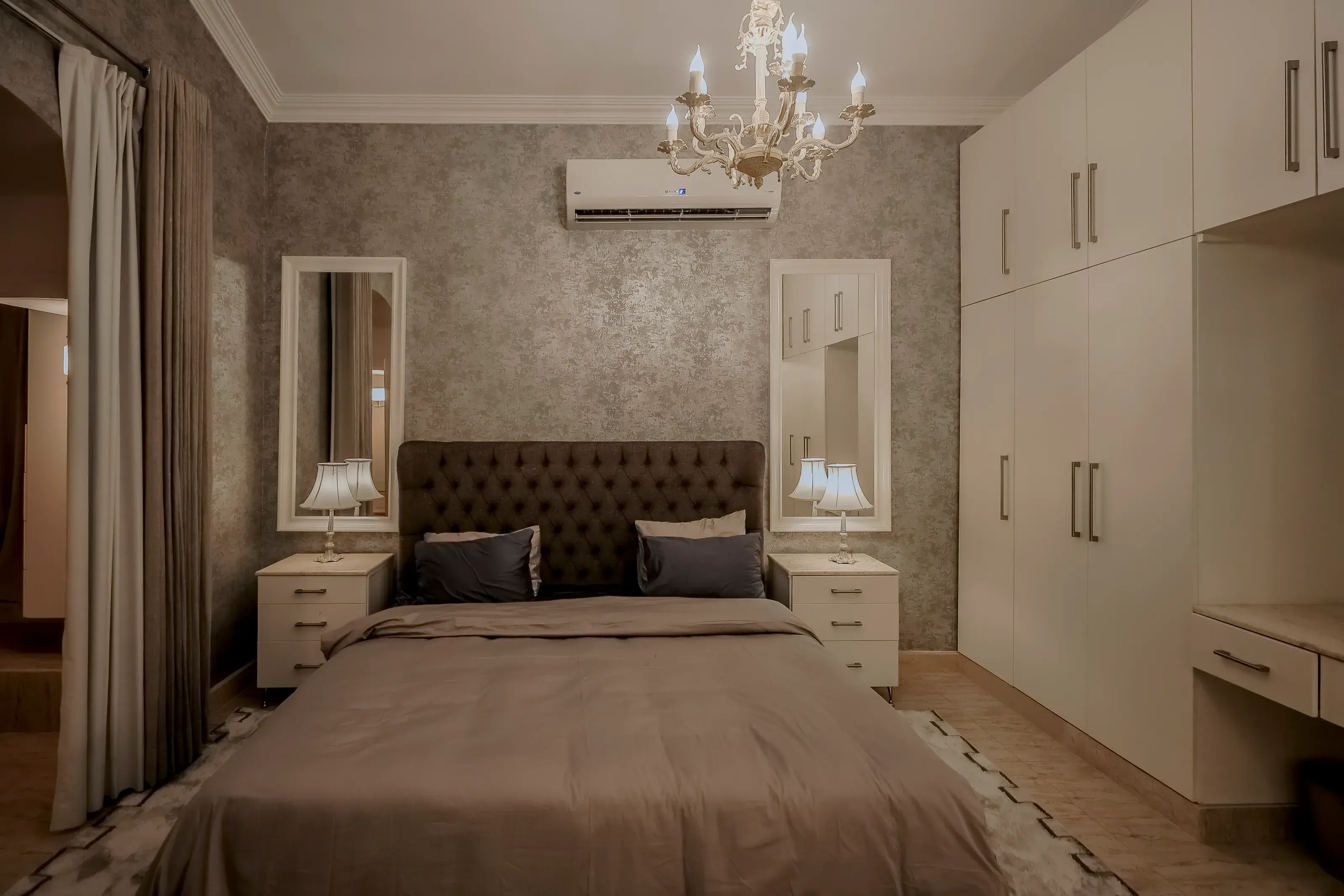 Suite III — 18